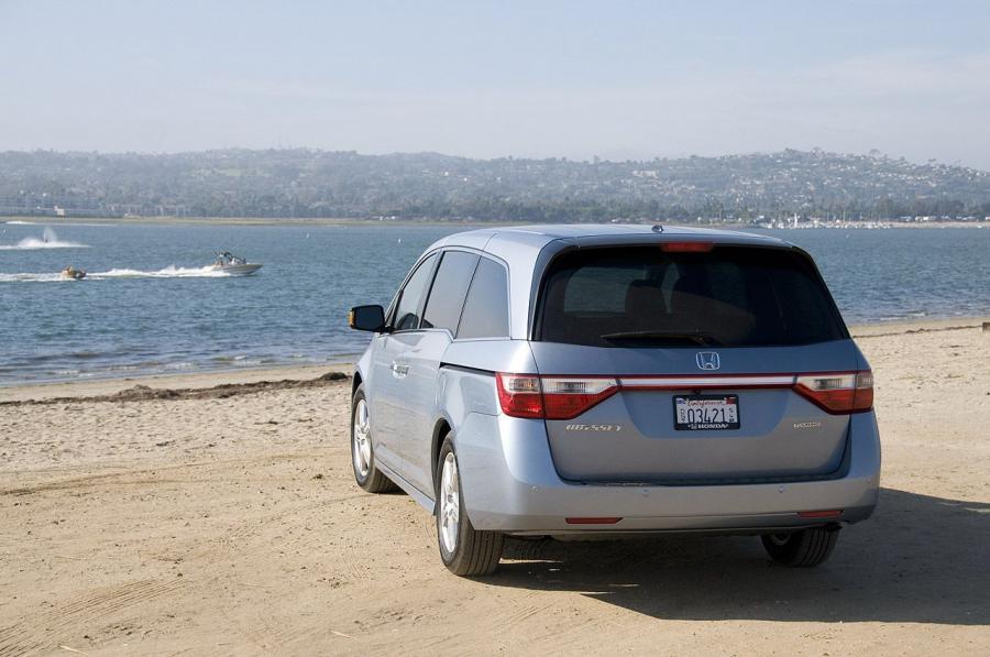  Honda Odyssey 2011 года  (фото 3 из 162)